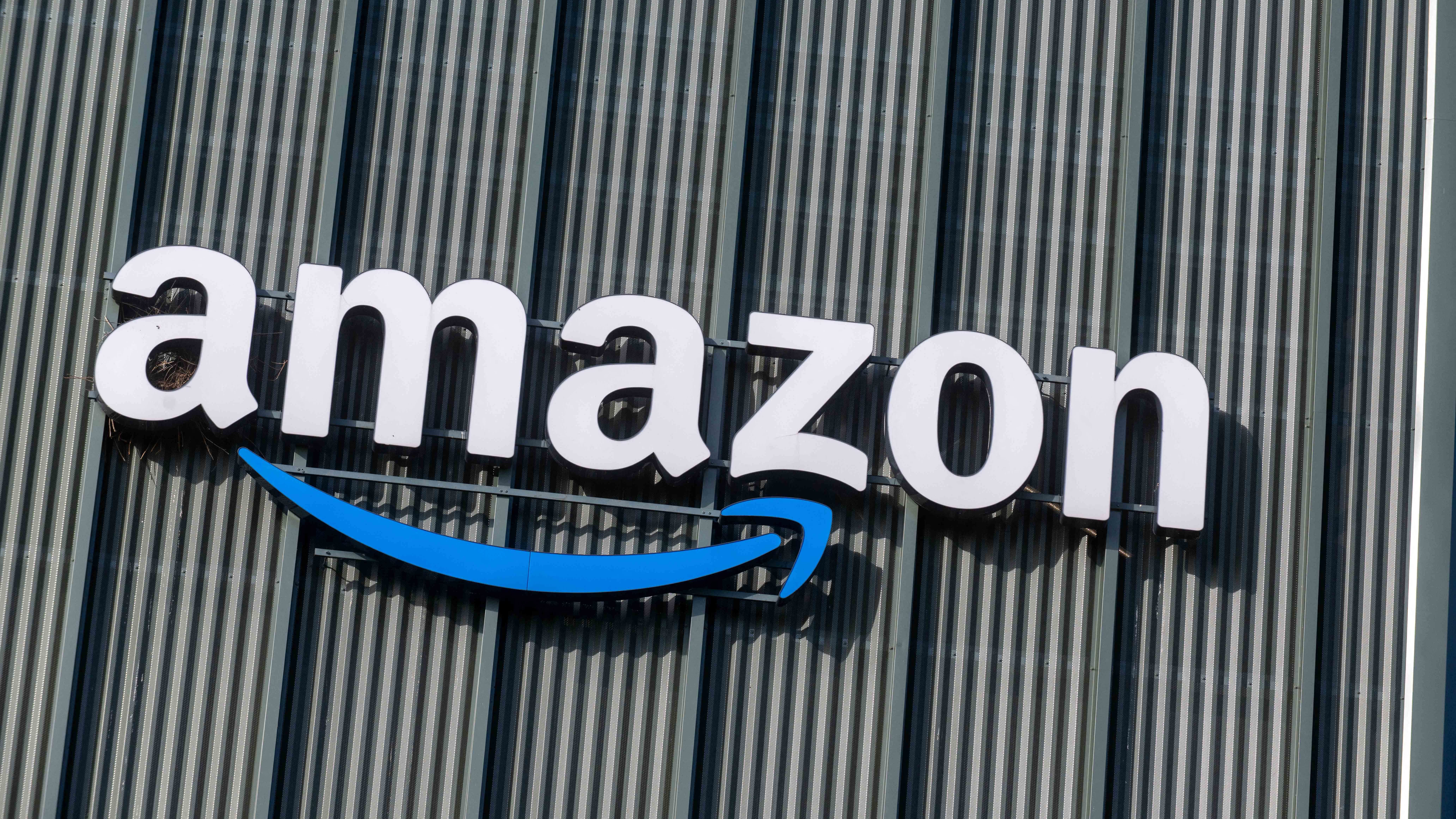 Amazon's AI Coding Glitches Cause Website Outages: What It Means for You