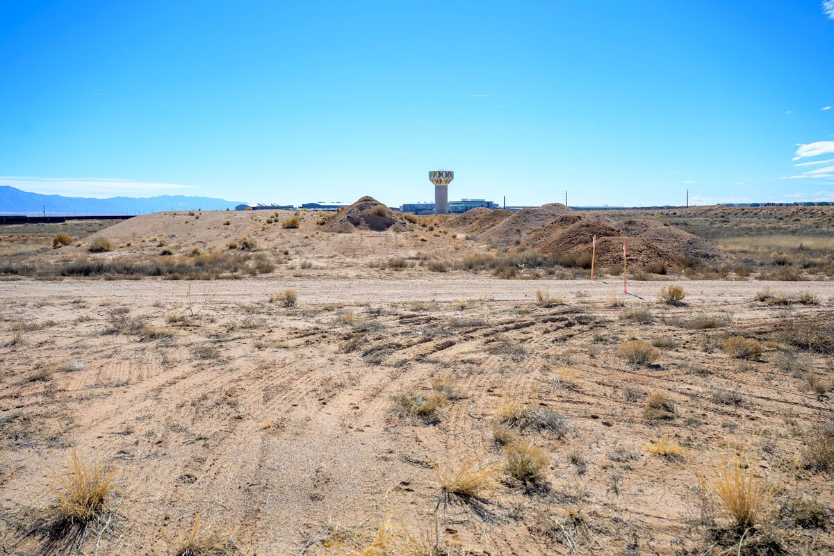New Mexico's Oil Money Gambit: Turning Desert into Tech Powerhouse β What It Means for You